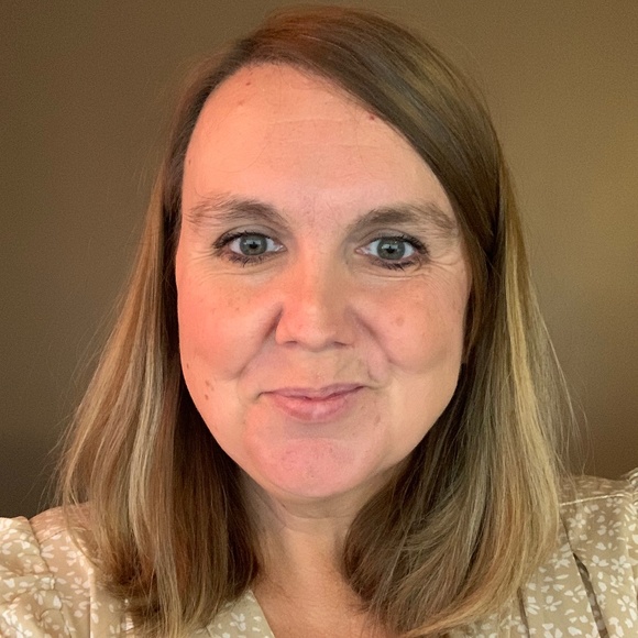 Meet your Posher, Debra - Picture 1 of 1